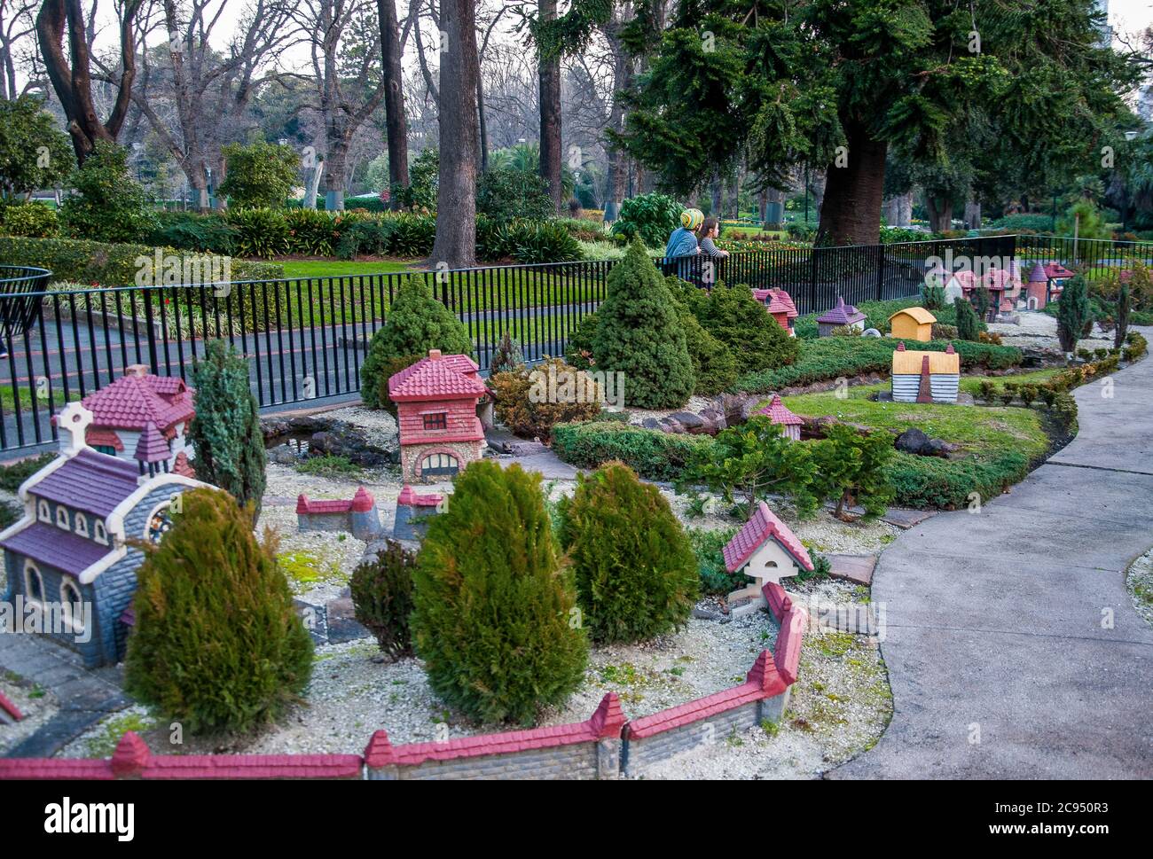 Village modèle Tudor dans les jardins Fitzroy de Melbourne, offert en remerciement pour l'expédition de colis alimentaires de la Seconde Guerre mondiale en Angleterre. Banque D'Images