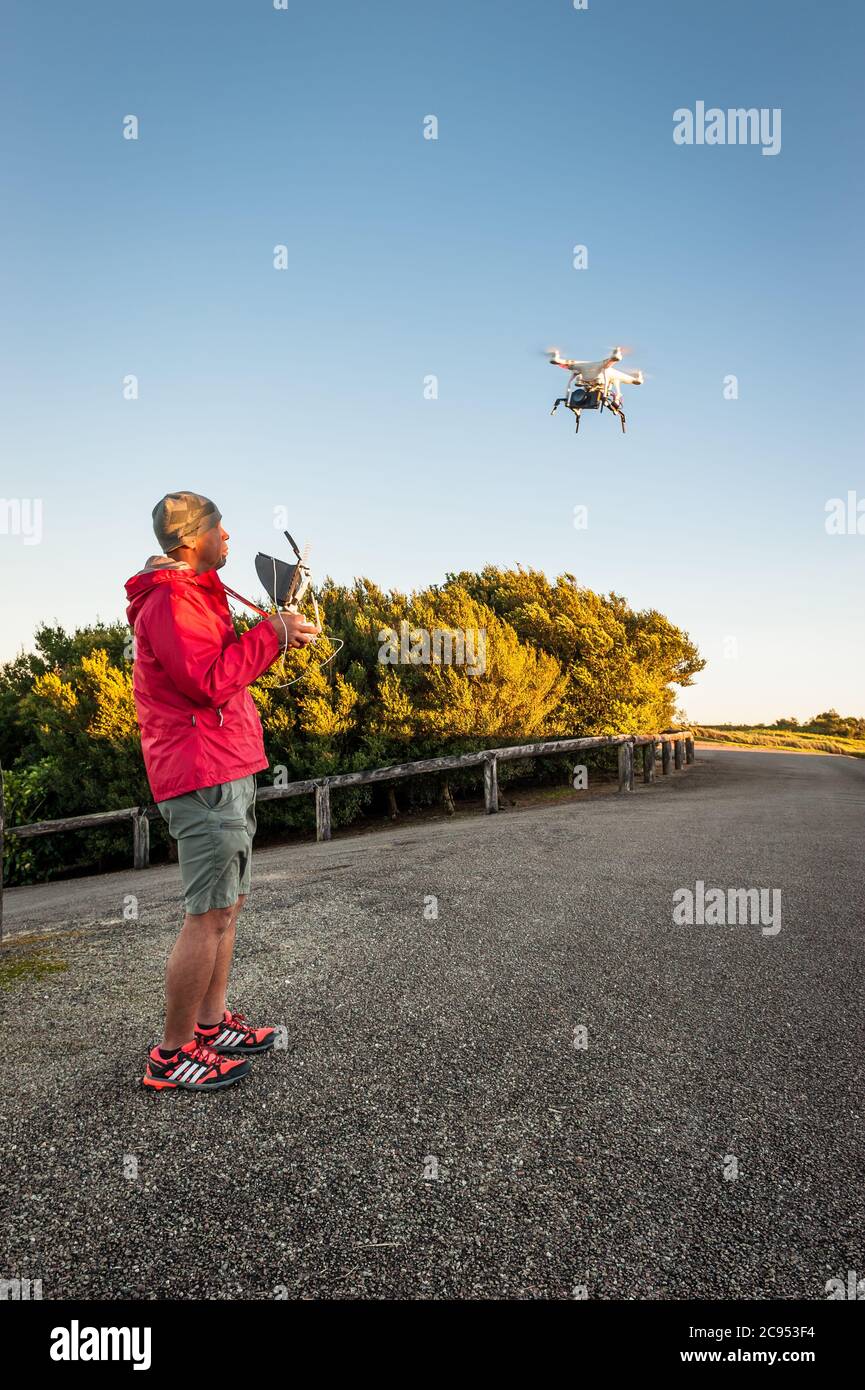 Drone pilote Banque de photographies et d’images à haute résolution - Alamy