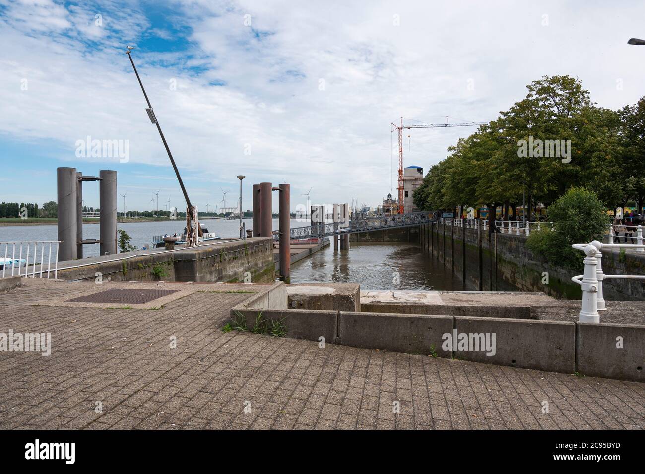 Anvers, Belgique, 19 juillet 2020, poste d'amarrage pour le bateau-bus de la rive droite à la rive gauche Banque D'Images
