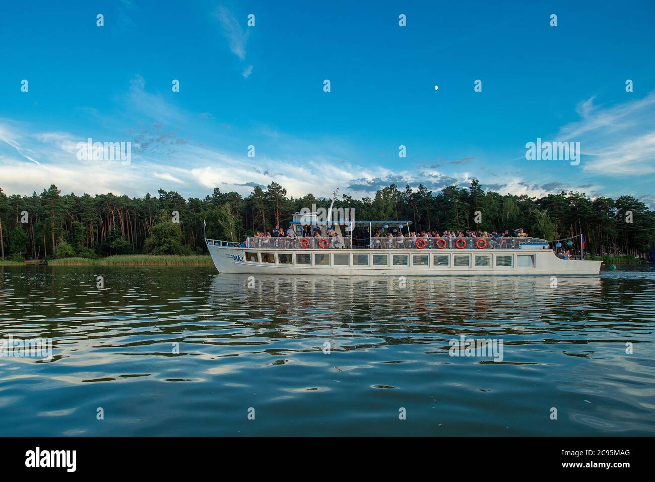Doksy, République tchèque. 28 juillet 2020. Croisière en soirée du bateau Mai (Maj) sur le lac Macha (Machovo jezero) est vu le 28 juillet 2020, à Doksy, République Tchèque. Crédit: Radek Petrasek/CTK photo/Alay Live News Banque D'Images