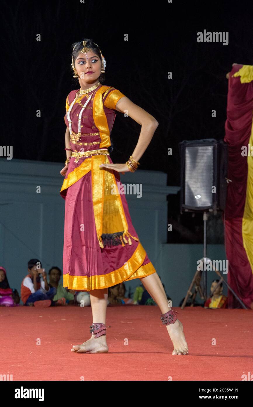 Danse folklorique indienne lors d'un festival ethnique à Jérusalem, Israël Banque D'Images