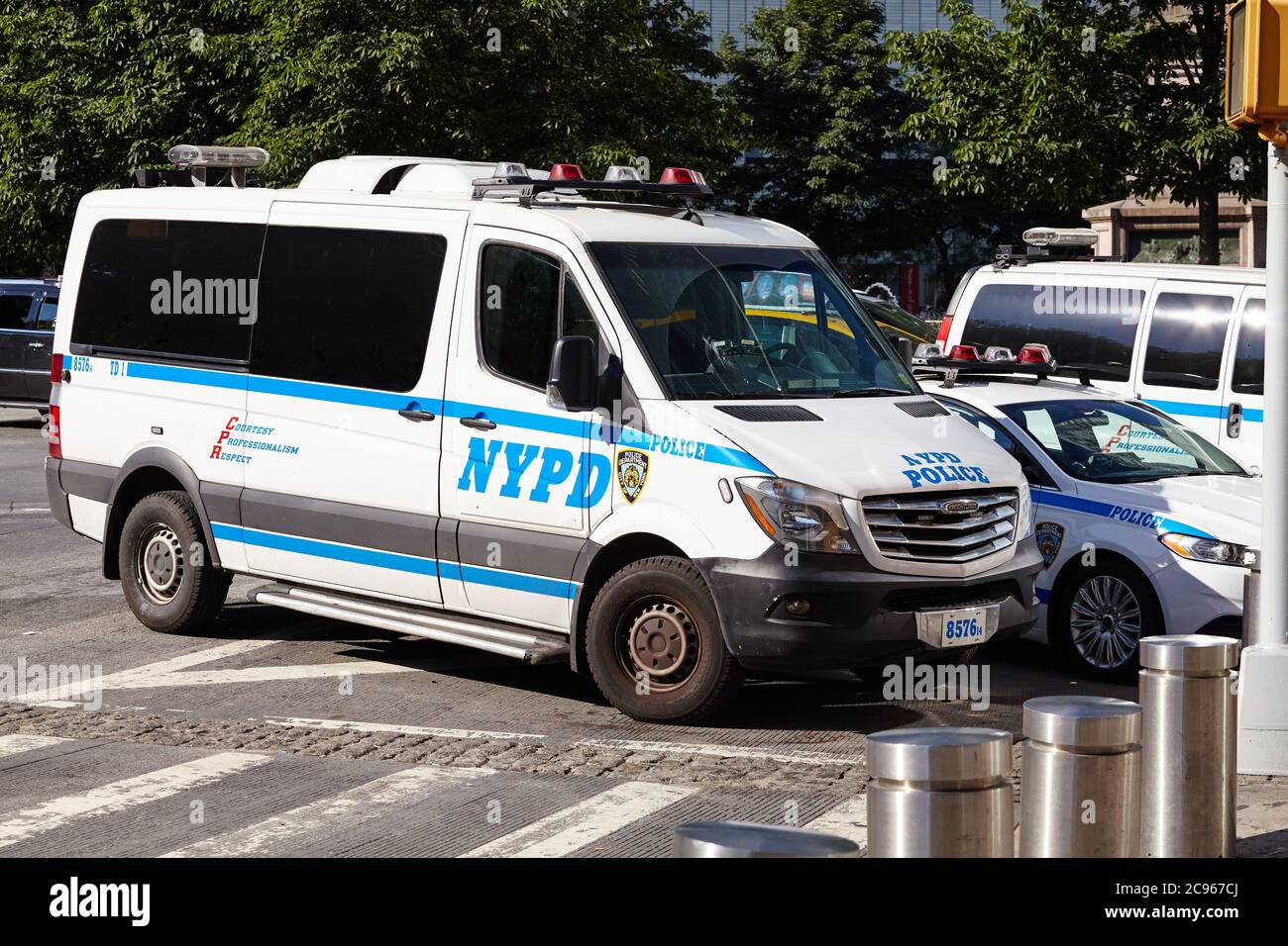 New York, Etats-Unis - 29 juin 2018: NYPD Freightliner Sprinter véhicule garé dans une rue à côté de Central Park. Banque D'Images