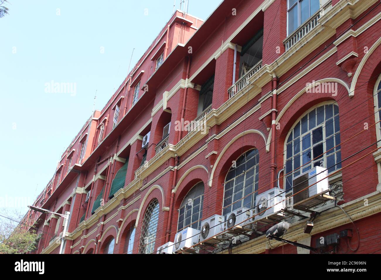 Kolkata, Bengale-Occidental/Inde - 29 décembre 2019: Vue rognée et partielle de 'Kolkata Municipal Corporation', à l'Esplanade, Dharmatala, Kolkata. Banque D'Images