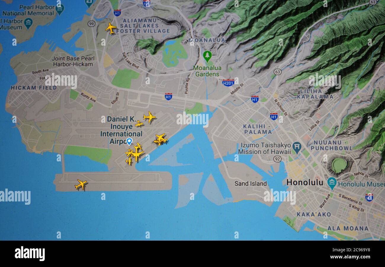 Trafic aérien au-dessus de l'aéroport d'Honolulu, Oahu, Hawaii (29 juillet 2020, UTC 21.32) sur Internet avec le site Flightracar 24, pendant la pandémie du coronavirus Banque D'Images