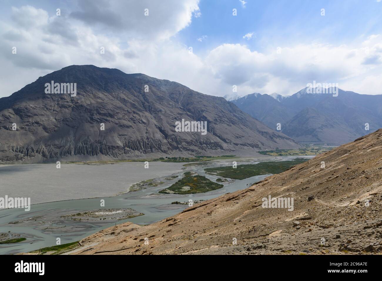 Rivière Pyanj au village de Langar. Couloir de Wakhan, Tadjikistan, Banque D'Images