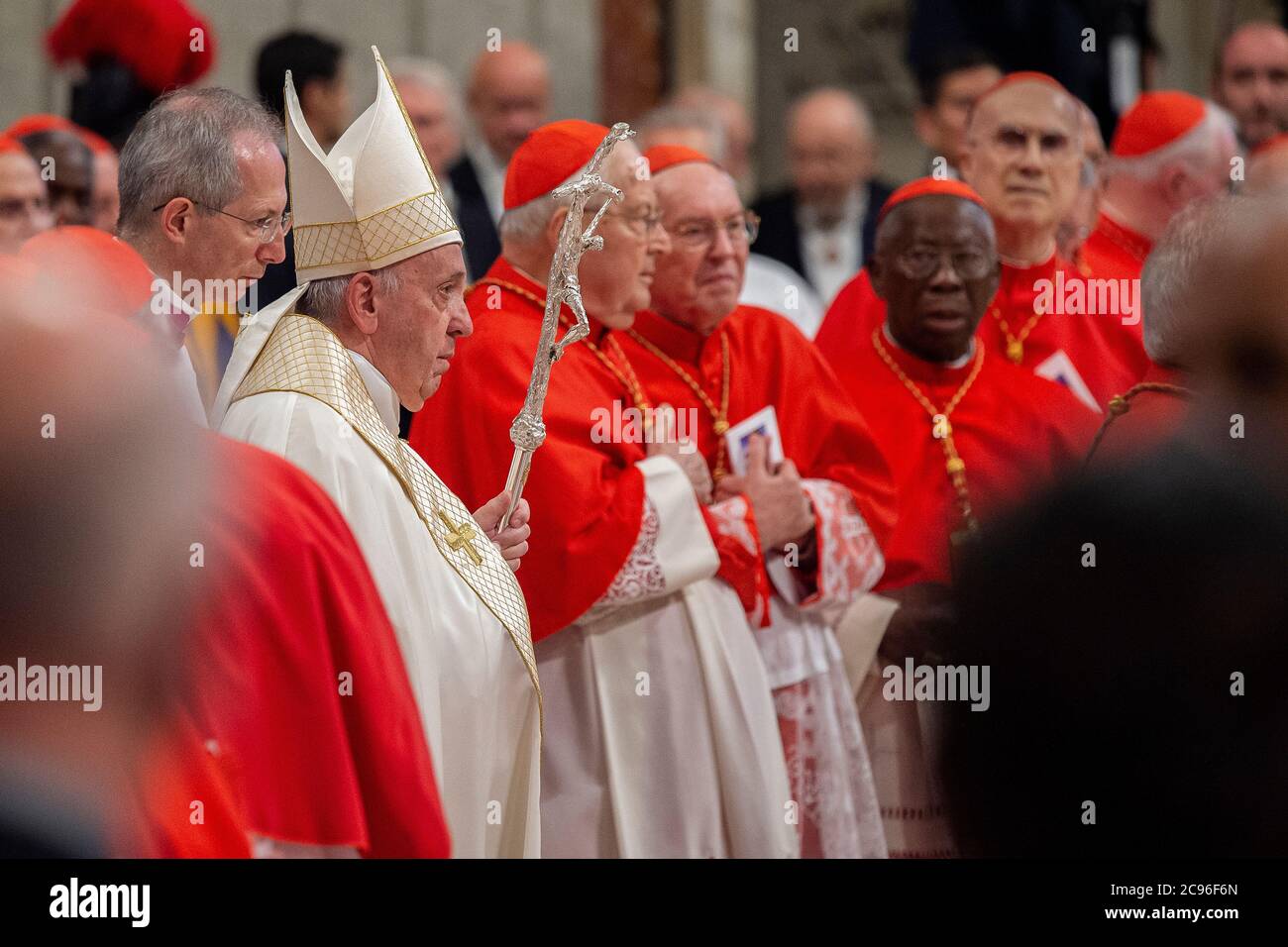 Le pape François préside un Consistoire public ordinaire pour la création de nouveaux cardinaux à la basilique Saint-Pierre au Vatican. Banque D'Images