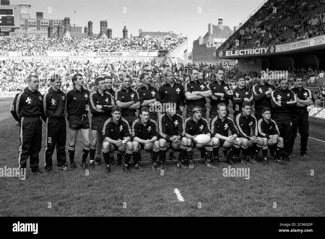 Photo de l'équipe Neath RFC avant son affrontement avec Llanelli RFC lors de la finale de la coupe Schweppes de la WRU au Cardiff Arms Park, à Cardiff, le 6 mai 1989, Banque D'Images