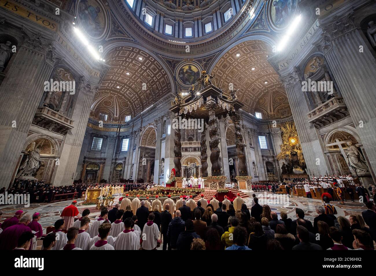 Le pape François célèbre la Sainte Messe Epiphanie dans la basilique Saint-Pierre, cité du Vatican Banque D'Images