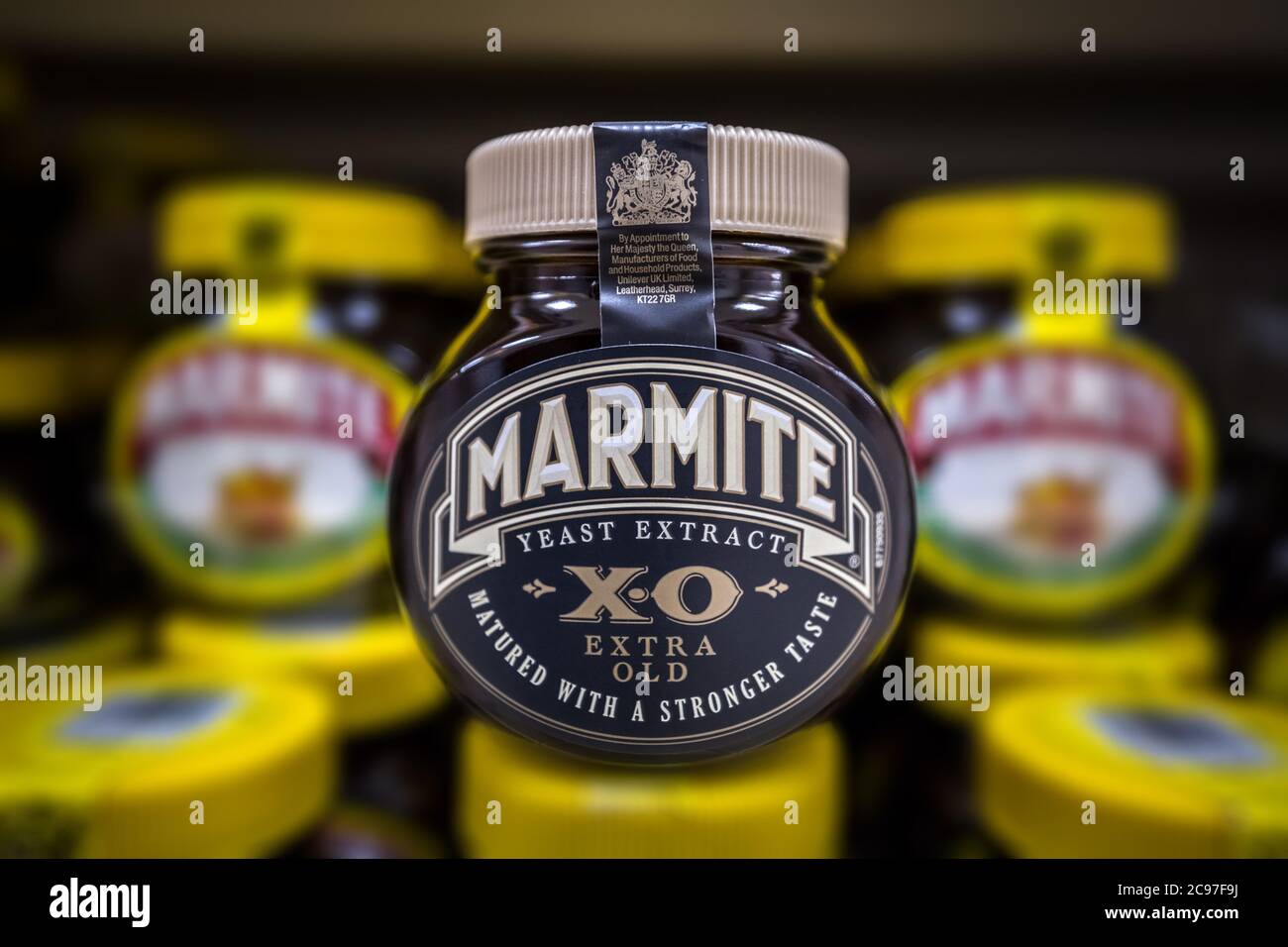 Marmite XO (extra vieux) est en vente aujourd'hui. Lancée pour la première fois en édition limitée il y a près d'une décennie, la version XO a été très mûre pendant 28 jours. Banque D'Images