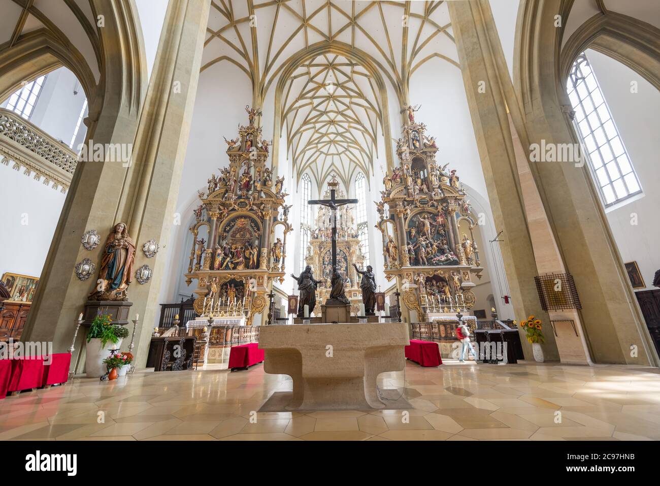 AUGSBOURG, ALLEMAGNE - 29 SEPTEMBRE 2013 : fidèles à la basilique SS. Ulrich et Afrala, Augsbourg. Banque D'Images