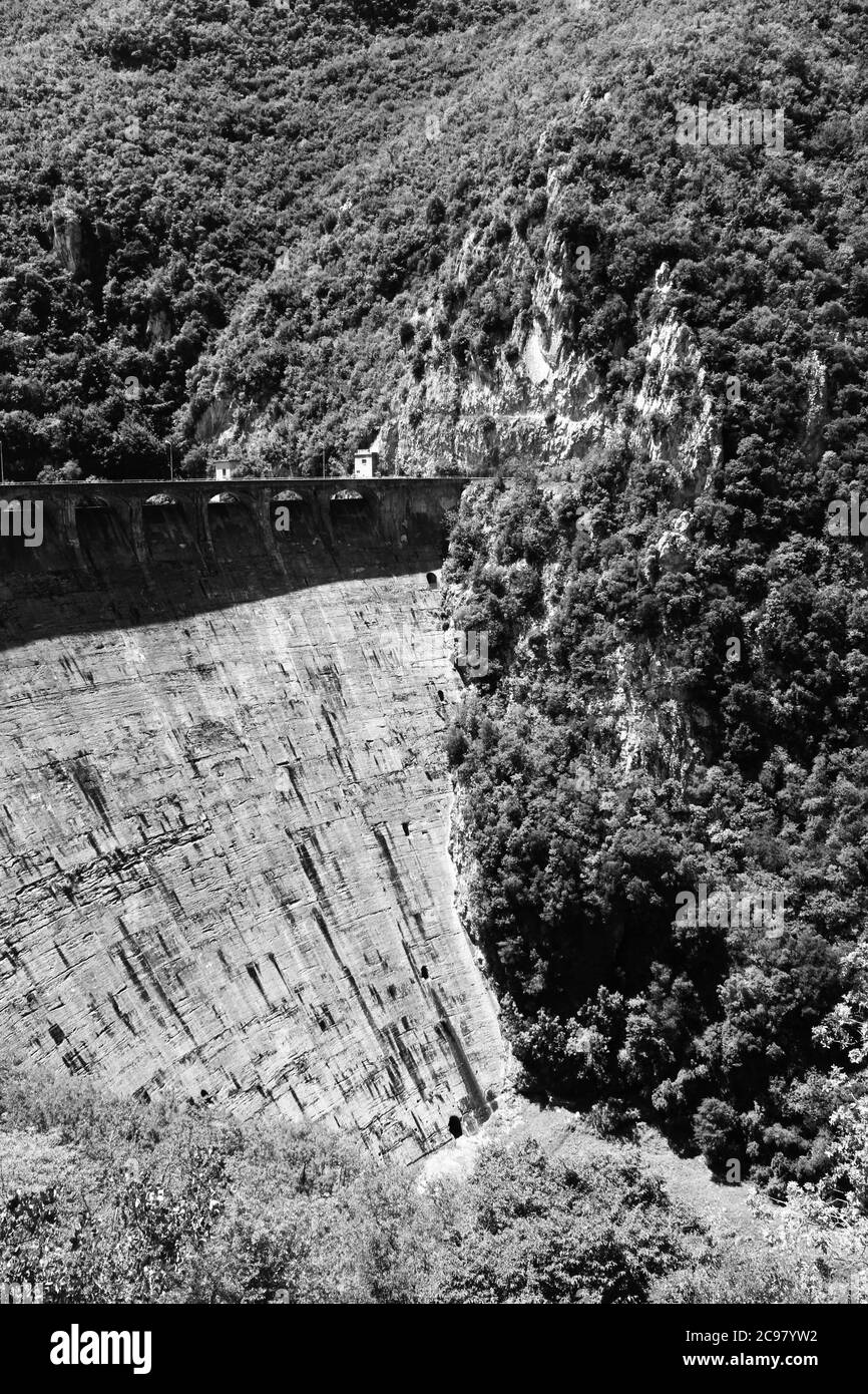 Le lac de Salto, le plus grand lac artificiel du Latium, situé dans la province de Rieti et créé en 1940 en damant le fleuve Salto avec le sel Banque D'Images