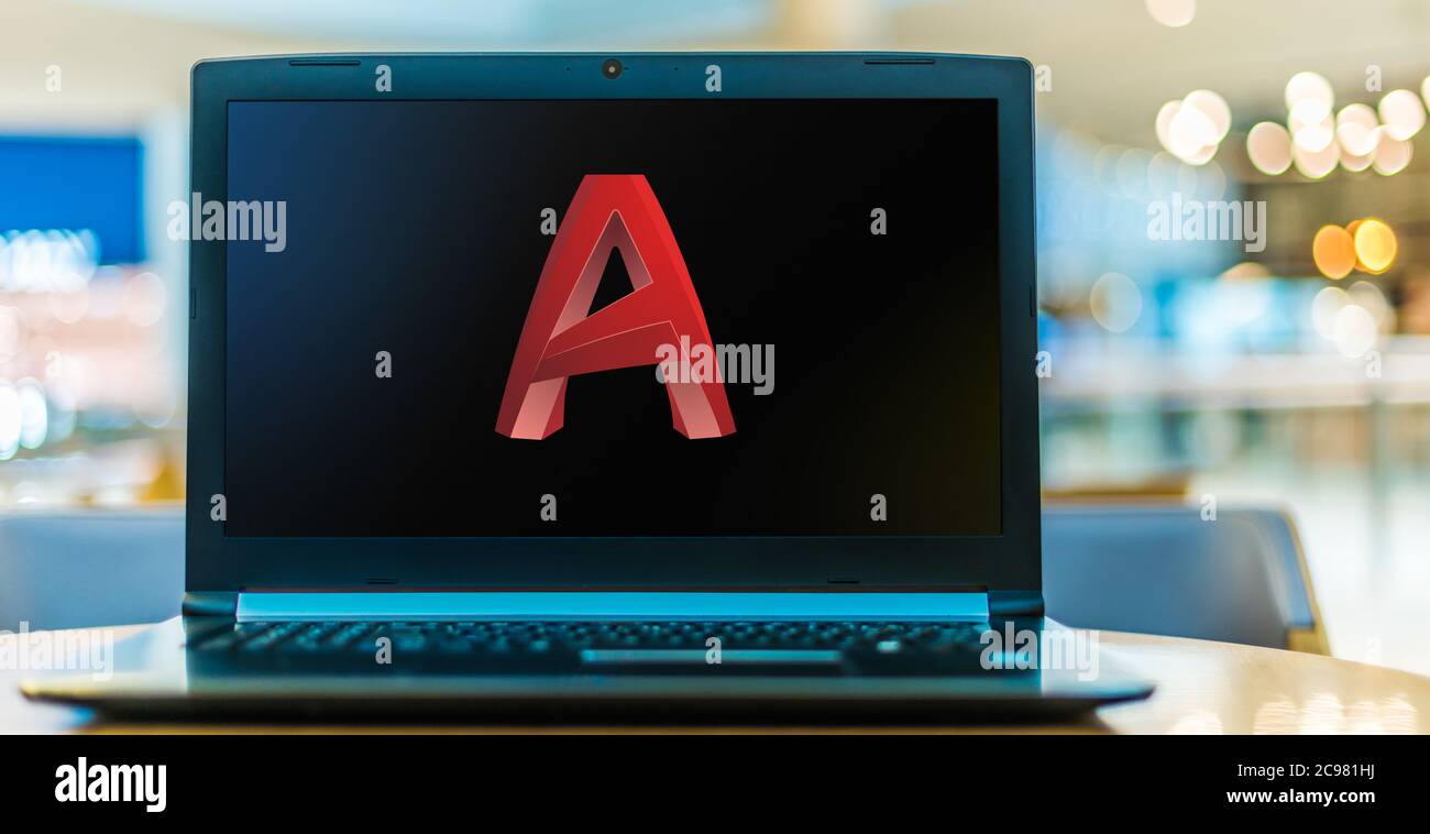 POZNAN, POL - 16 JUIN 2020 : ordinateur portable affichant le logo d'AutoCAD, une application commerciale de conception assistée par ordinateur (CAO) et de dessin, de Banque D'Images
