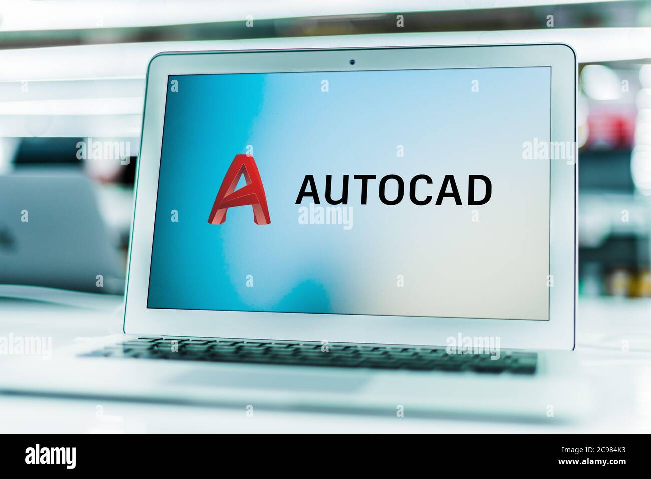 POZNAN, POL - 16 JUIN 2020 : ordinateur portable affichant le logo d'AutoCAD, une application commerciale de conception assistée par ordinateur (CAO) et de dessin, de Banque D'Images