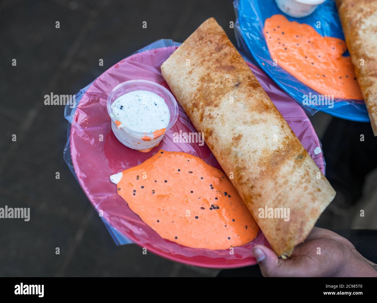 Cuisine indienne de rue Dosa avec chutney Banque D'Images