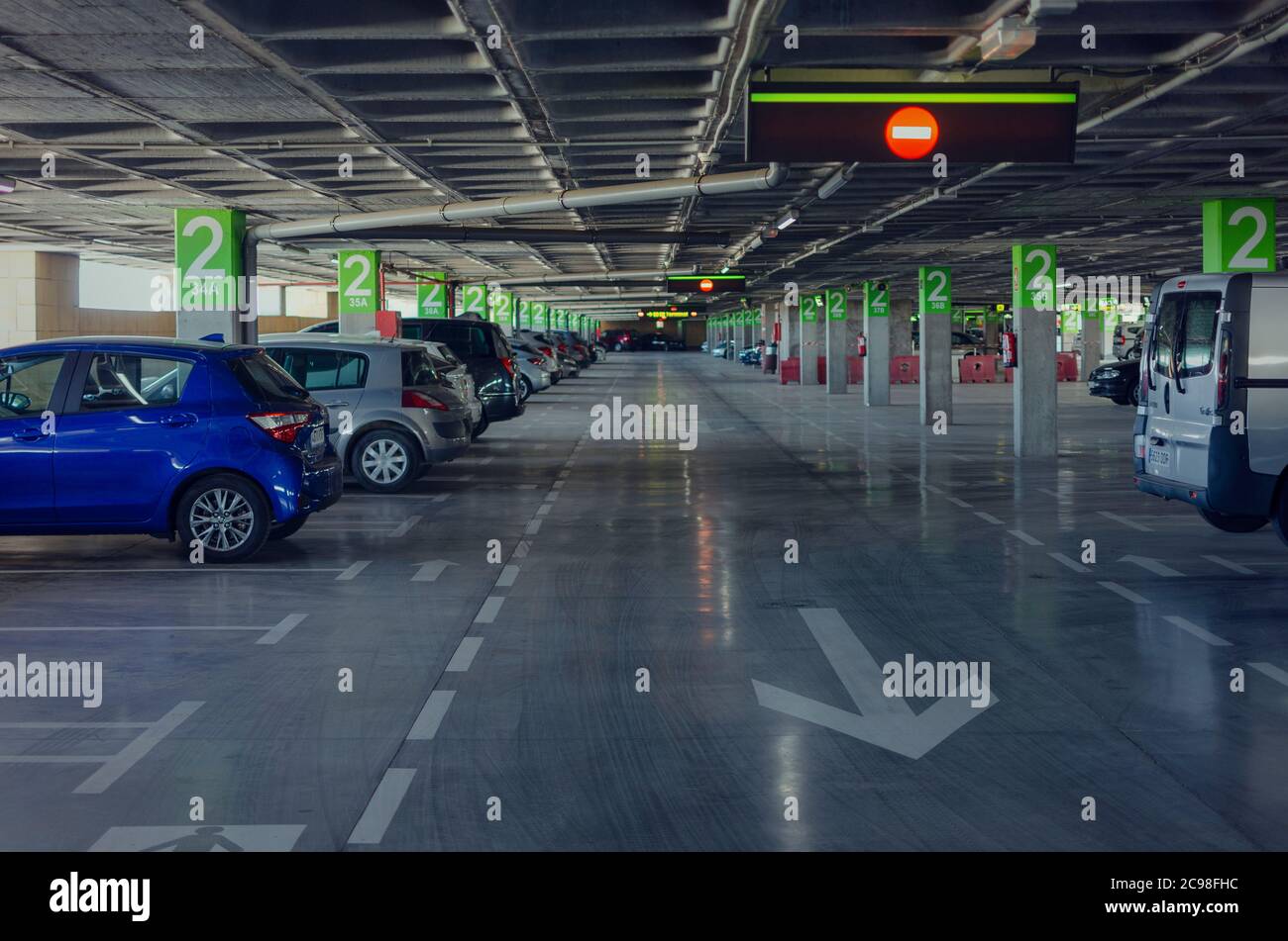 Parking de l'aéroport de Séville. Mise au point sélective Photo Stock -  Alamy