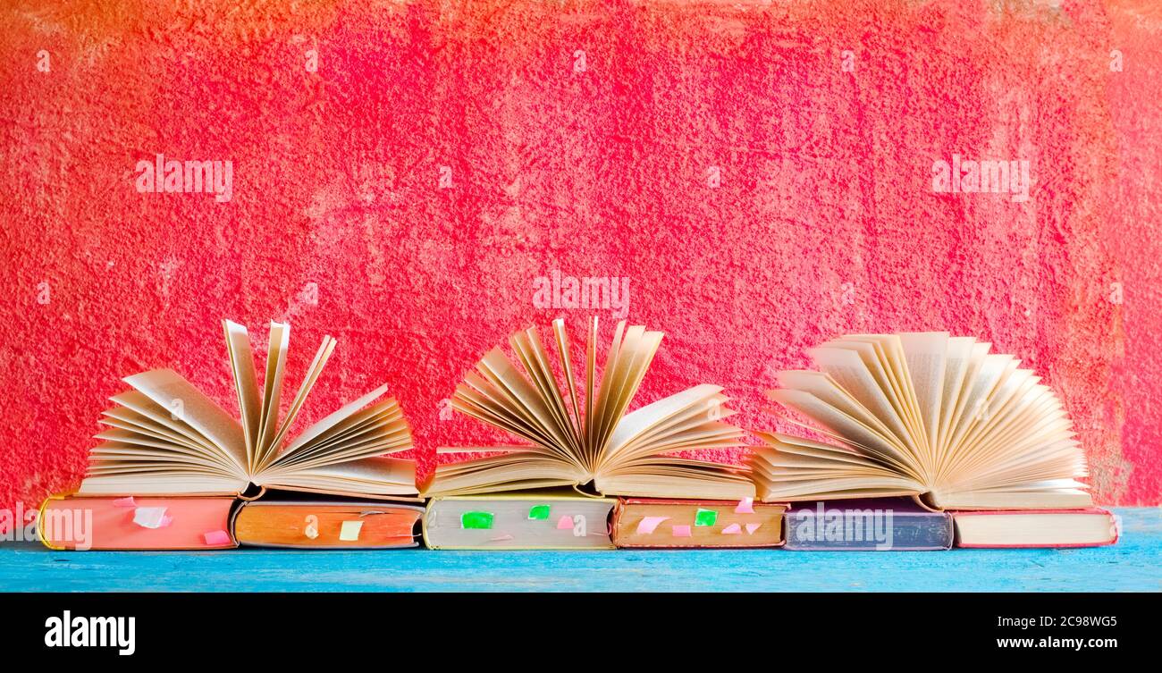 Livre ouvert, lecture, éducation, littérature, bibliothèque, retour à l