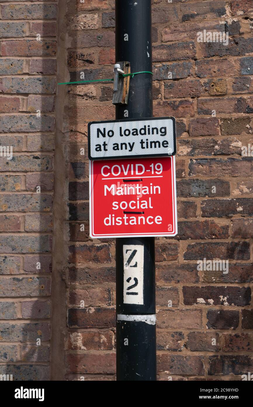 Covid-19, maintenir social signe de distance. Bridgenorth. Worcestershire. ROYAUME-UNI Banque D'Images