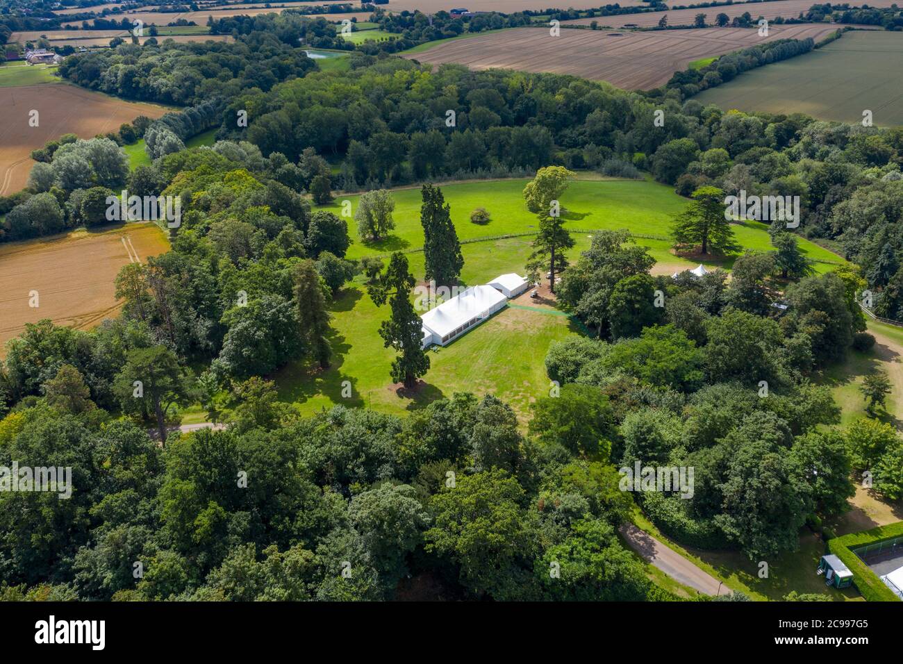 Essex, Royaume-Uni. 29 juillet 2020. La célèbre tente blanche de la série télévisée britannique « The Great British Bake Off » dans le domaine de son nouveau lieu de tournage au Down Hall Hotel de Bishop's Stortford, Essex. Crédit : Ricci Fothergill/Alay Live News Banque D'Images