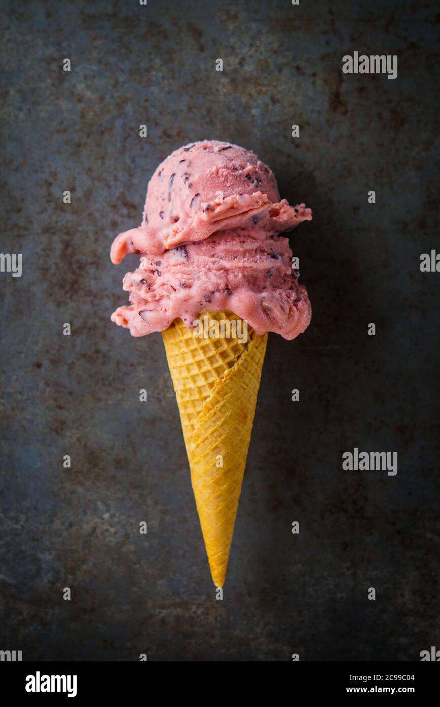 Crème glacée au chocolat et à la framboise Banque D'Images