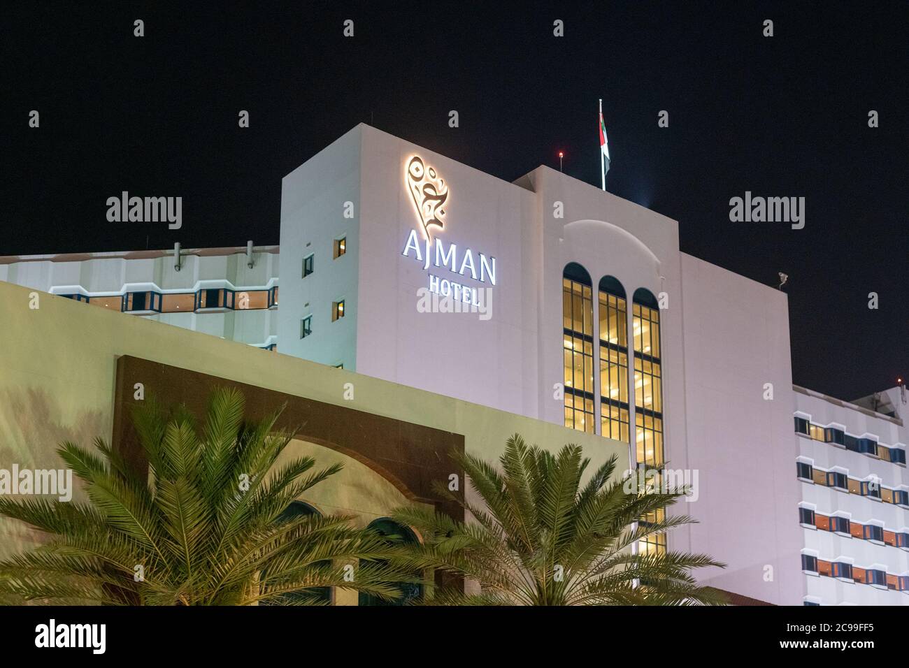 Ajman, eau - avril 5. 2018. Forme générale de l'hôtel Ajman Banque D'Images