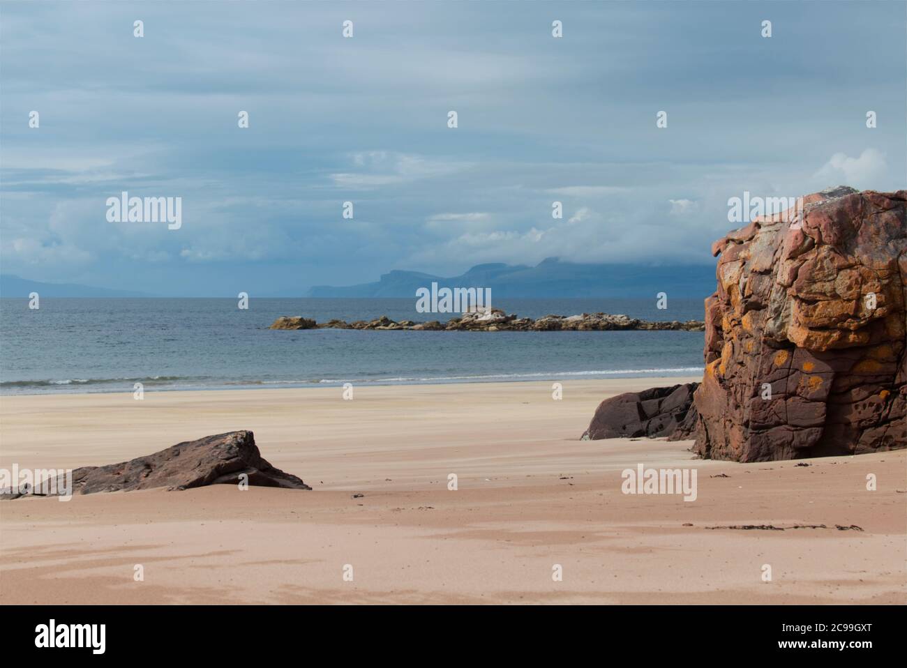 Plage déserte à Kilmory, île de Rum, Hébrides Banque D'Images