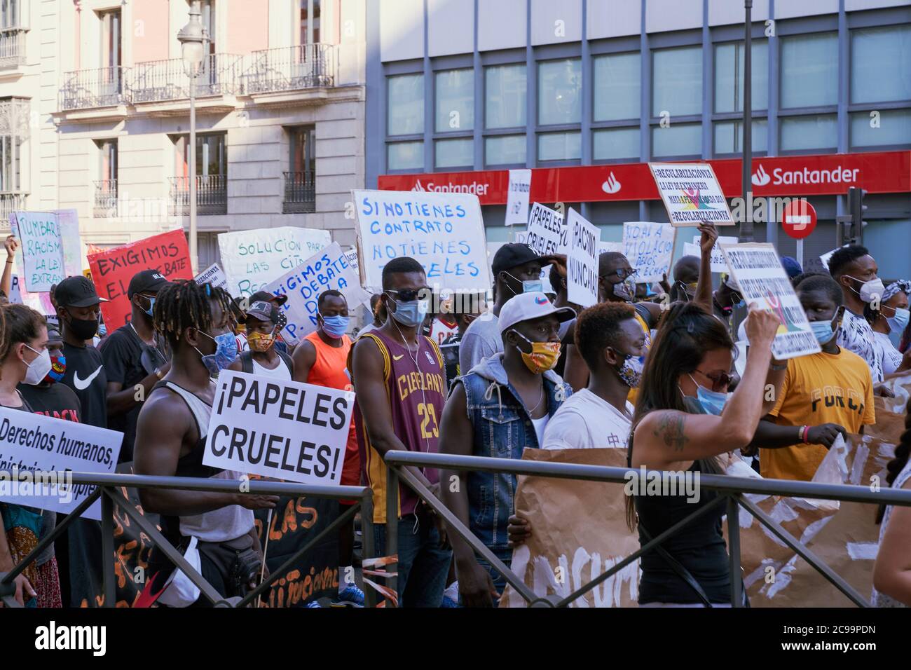 Des journaux pour tout le monde protestent Madrid le 19 juillet 2020 Banque D'Images