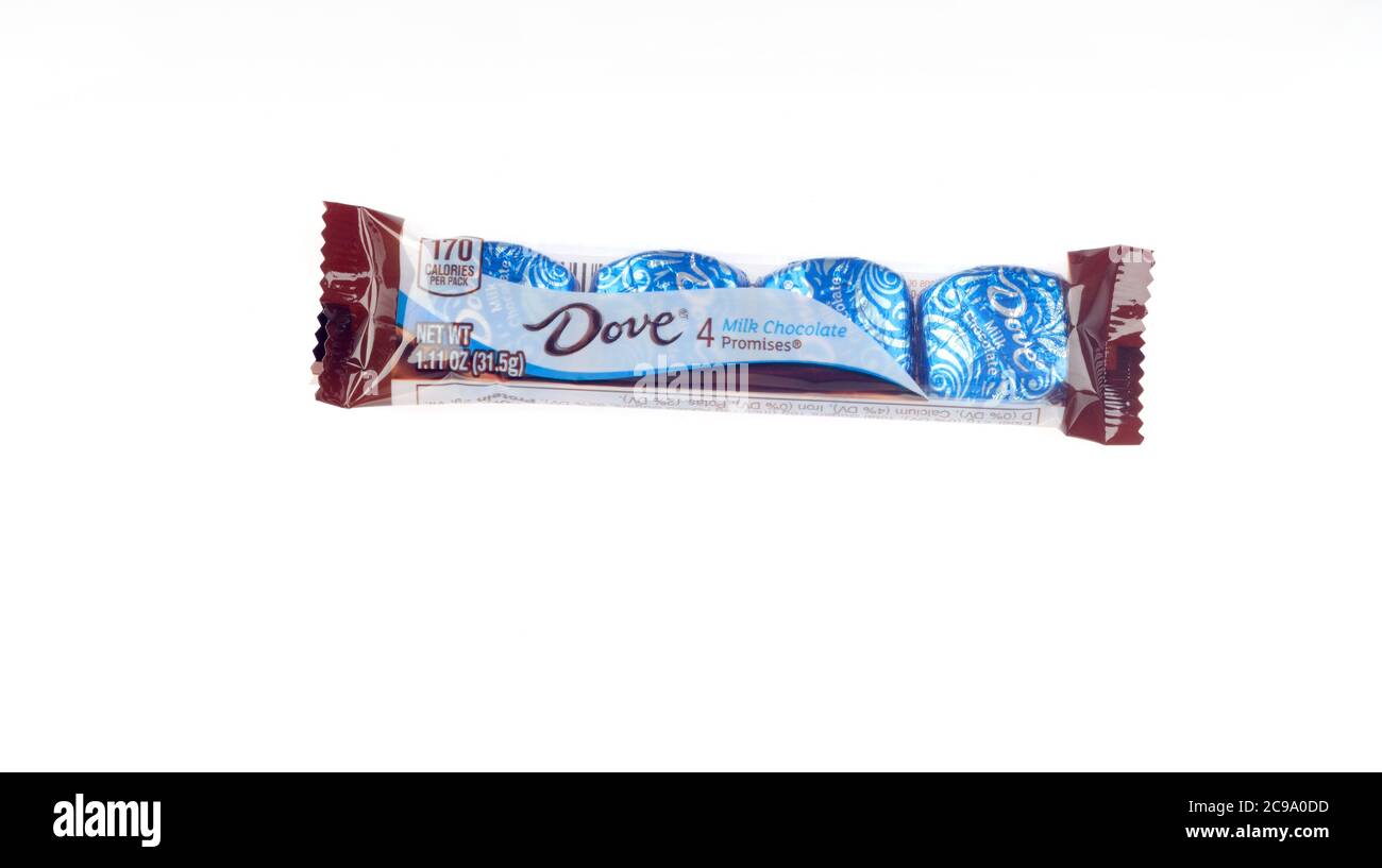 Le paquet de chocolat au lait Dove promet des bonbons individuels dans un paquet de 4 par la marque Mars Banque D'Images
