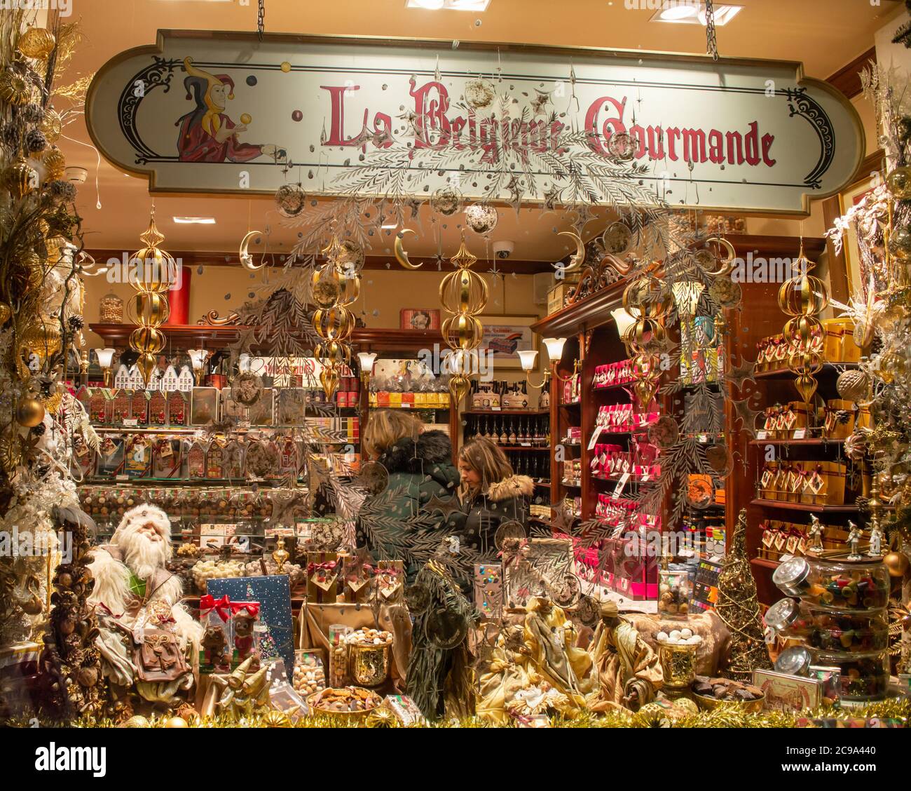 BRUXELLES, BELGIQUE - 29 DÉCEMBRE 2018 : chocolaterie à la Galerie de la Reine à Bruxelles le 29 décembre 2018. Banque D'Images