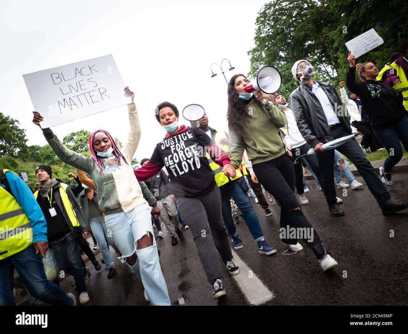 OSLO - 5 JUIN 2020 : des milliers de marche de l'ambassade des États-Unis au Parlement norvégien pour exprimer sa solidarité avec le mouvement Black Lives Matter, Oslo, Norvège, 5 juin 2020. Banque D'Images