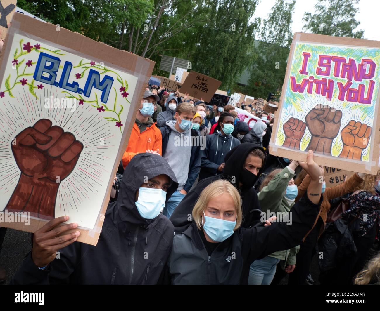 OSLO - 5 JUIN 2020 : des milliers de marche de l'ambassade des États-Unis au Parlement norvégien pour exprimer sa solidarité avec le mouvement Black Lives Matter, Oslo, Norvège, 5 juin 2020. Banque D'Images