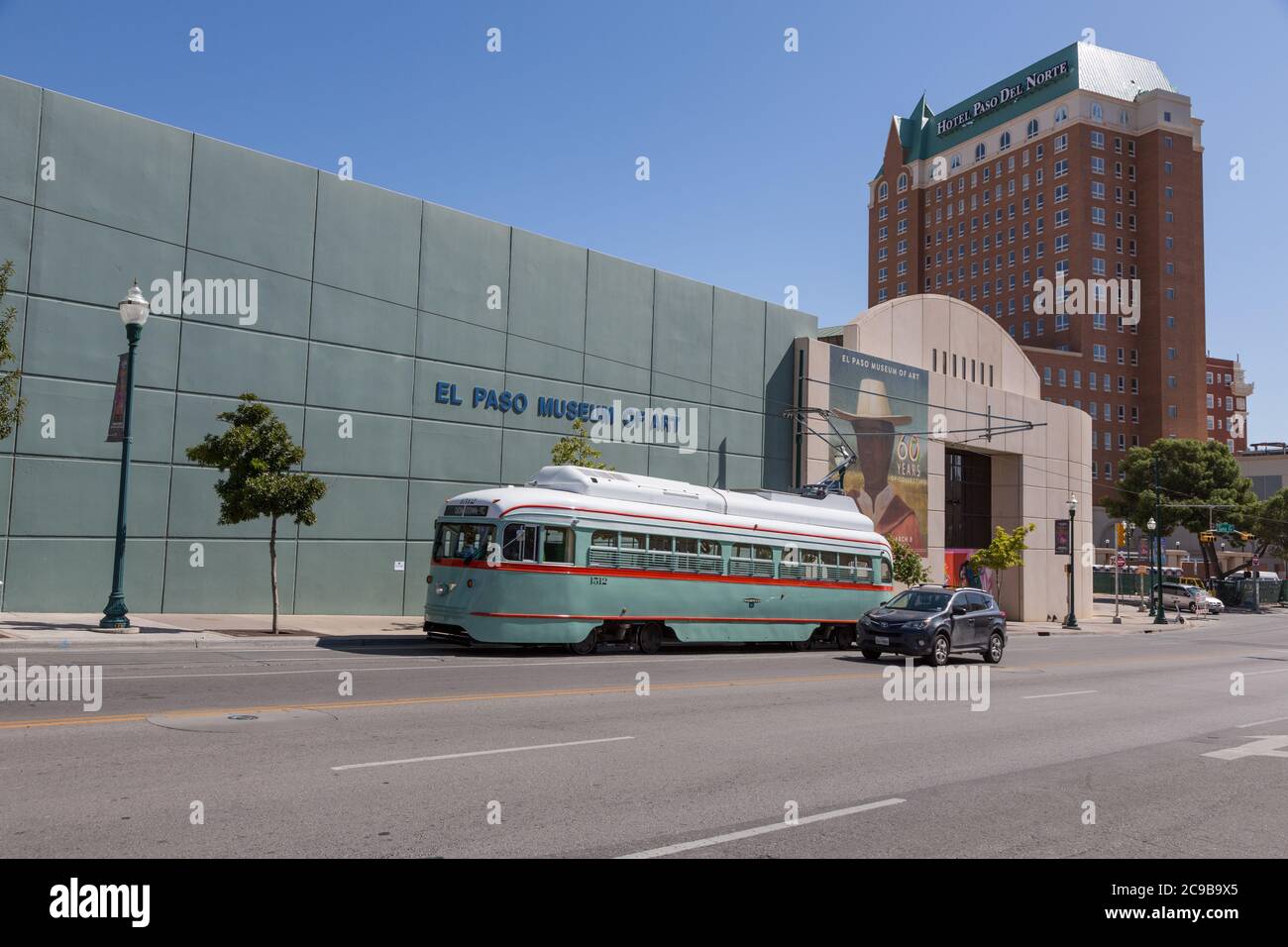 El Paso, Texas. El Paso Museum of Art et Street Car. Banque D'Images