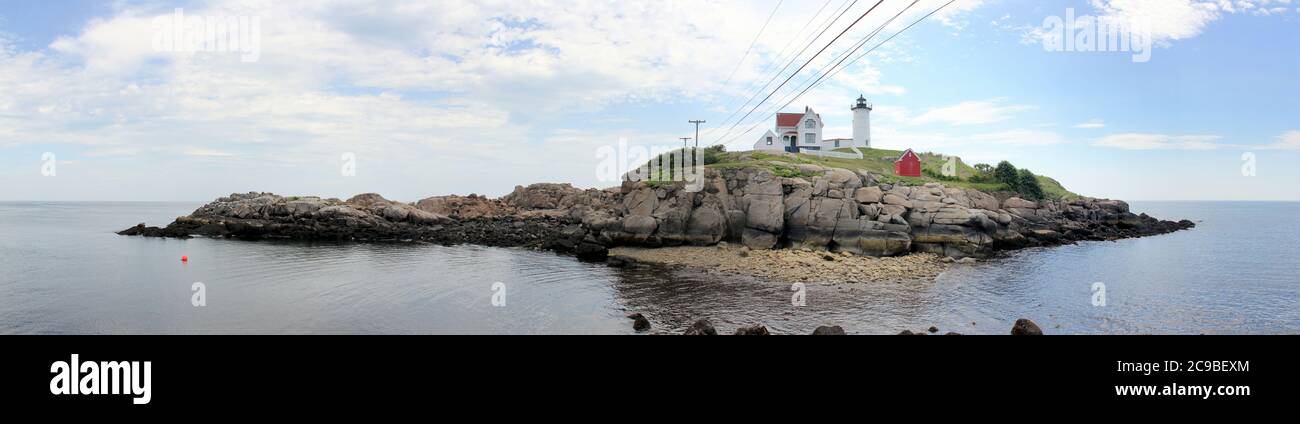 Nubble Lighthouse, phare historique du XIXe siècle se trouve sur l'île au large de Cape Neddick point, York, ME, USA Banque D'Images