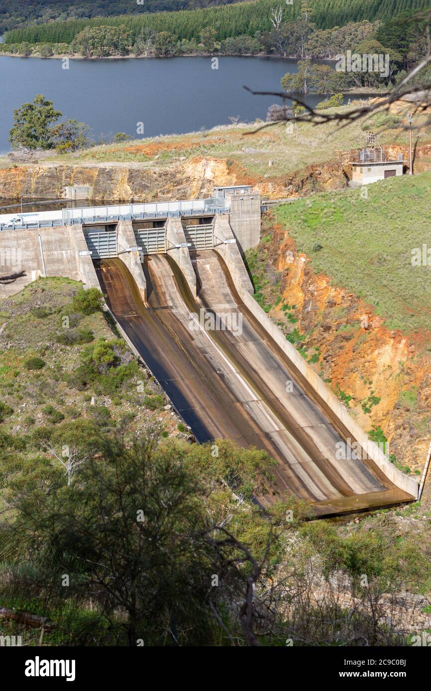 L'emblématique barrage de Myponga par une journée ensoleillée, situé sur la péninsule de Fleurieu en Australie méridionale, le 21 2020 juillet Banque D'Images