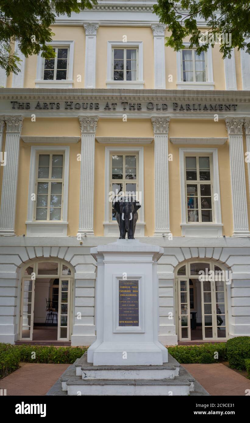 Façade de la Maison des Arts de l'ancien Parlement (construite en 1827) à Singapour. Siège du premier Parlement de Singapour; promeut maintenant les arts littéraires et la culture Banque D'Images