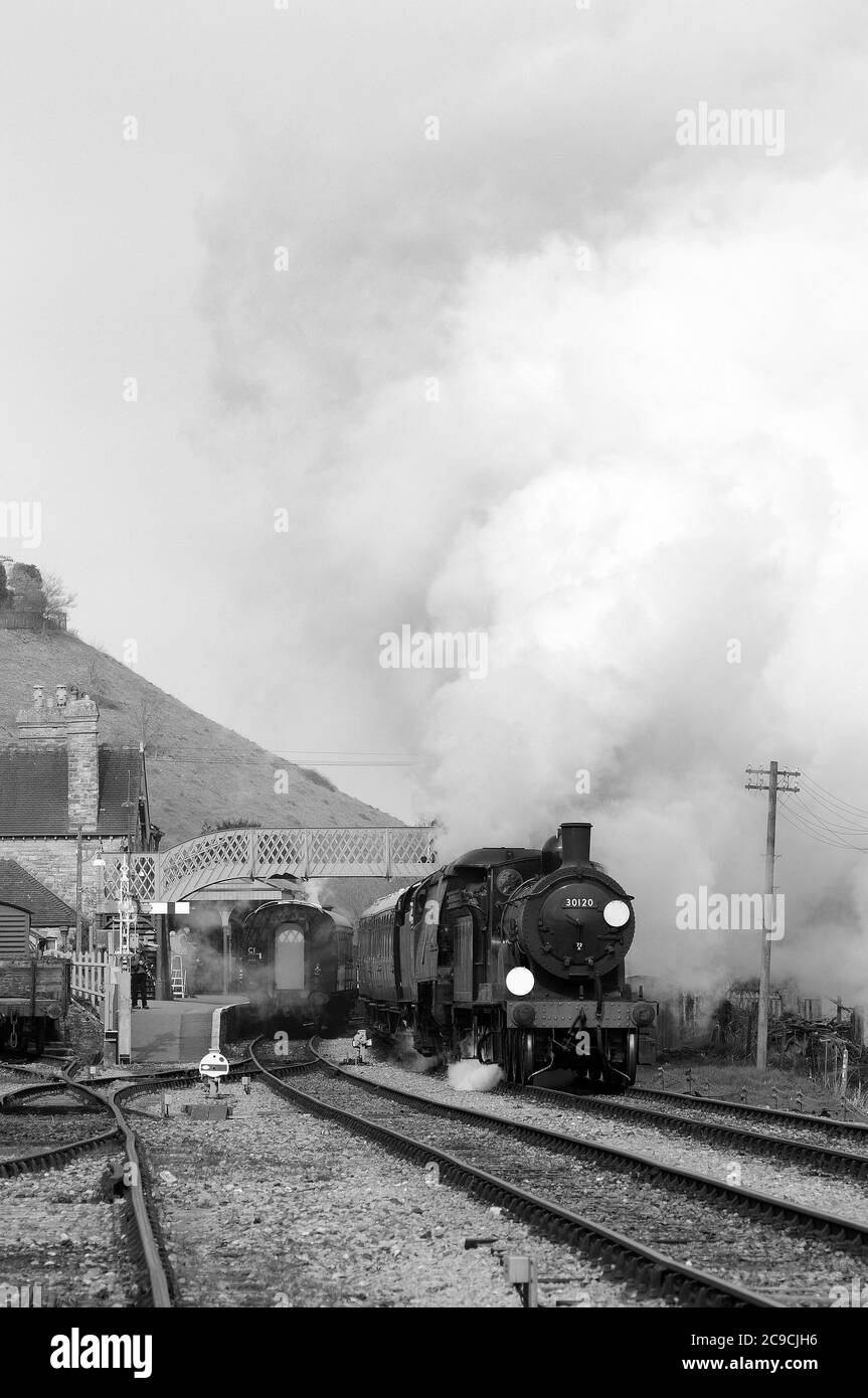 '30120' et 'Manston' en direction de la gare du château de Corfe. Banque D'Images '30120' et 'Manston' en direction de la gare du château de Corfe. Banque D'Images