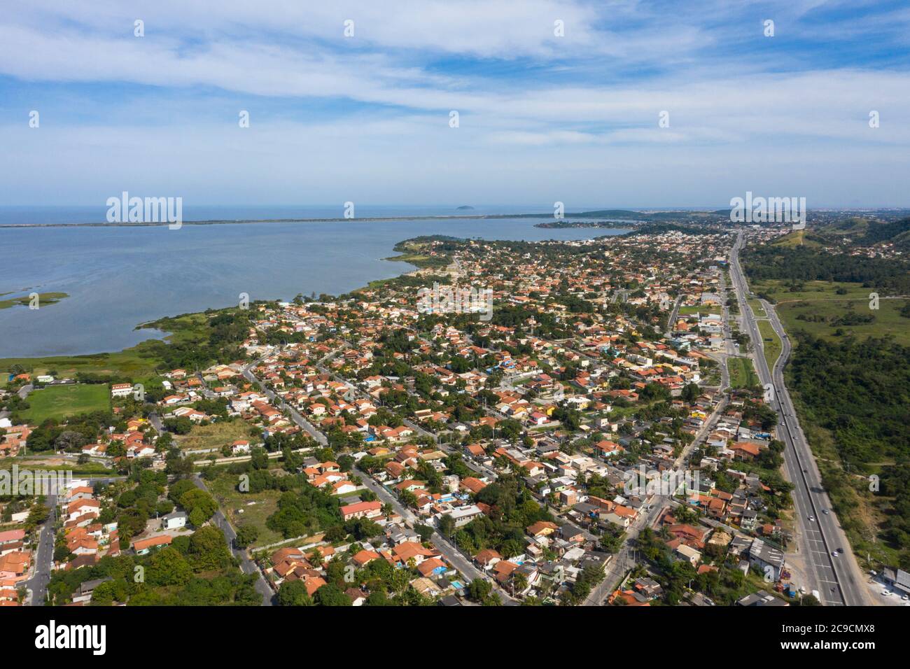 Villes près de la mer et du lagon Photo Stock - Alamy