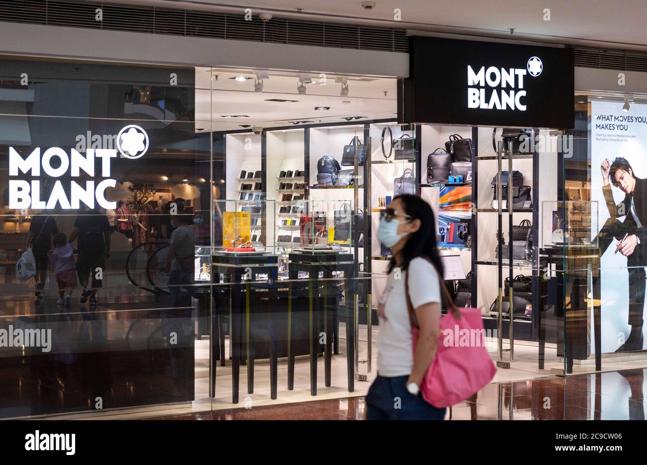 Hong Kong, Chine. 27 juillet 2020. Fabricant allemand d'instruments d'écriture de luxe, montres, bijoux magasin Montblanc est vu Hong Kong. Crédit : Miguel Candela/SOPA Images/ZUMA Wire/Alay Live News Banque D'Images