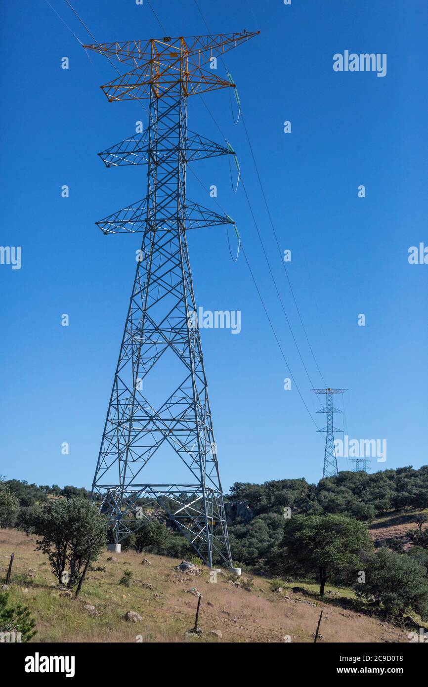 Lignes électriques entre la Junta et Creel, État de Chihuahua, Mexique. Banque D'Images