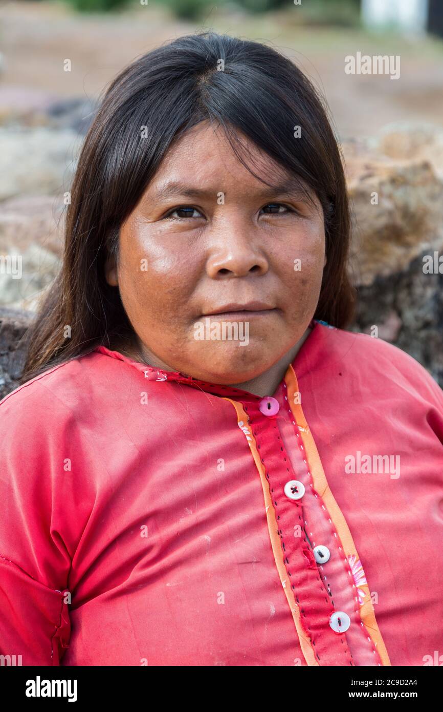 Satevo, près de Batopilas, Copper Canyon, Chihuahua, Mexique. Tarahumara femme indienne. Banque D'Images