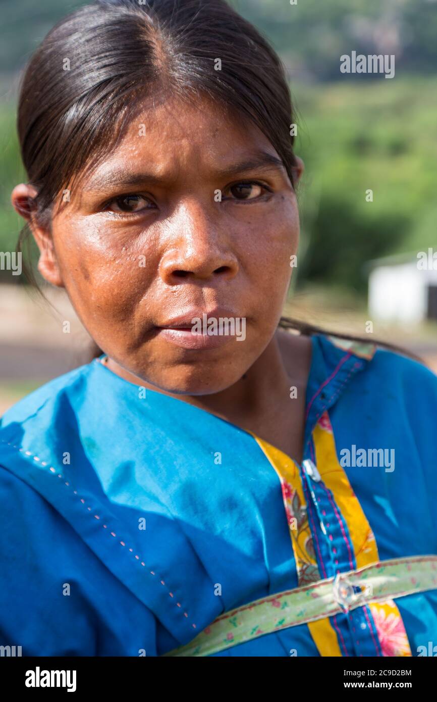 Satevo, près de Batopilas, Copper Canyon, Chihuahua, Mexique. Tarahumara femme indienne. Banque D'Images