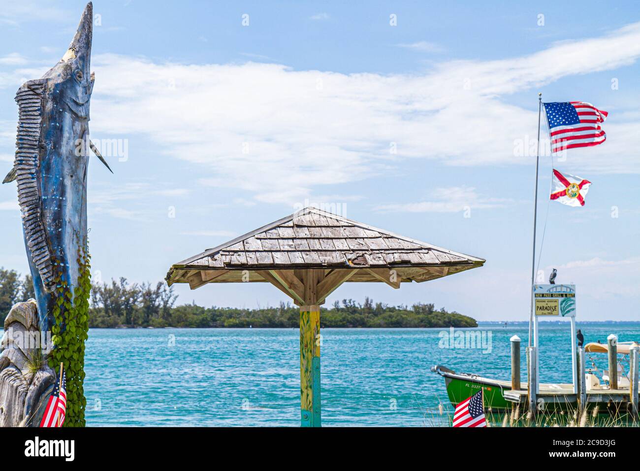 Sarasota Floride, Sarasota Bay eau, Lido Key, quai, drapeau, les visiteurs voyage voyage tourisme touristique repère culturel, vacances gro Banque D'Images