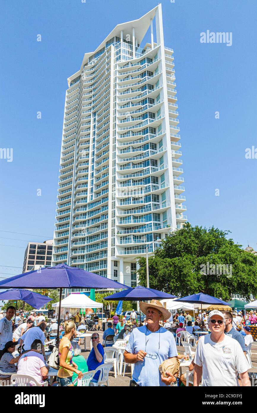 Saint-Pétersbourg Floride, Progress Energy Park, horizon du centre-ville, marché agricole, fermier, fermiers', bâtiment, haute élévation, condominiums condominiums Banque D'Images