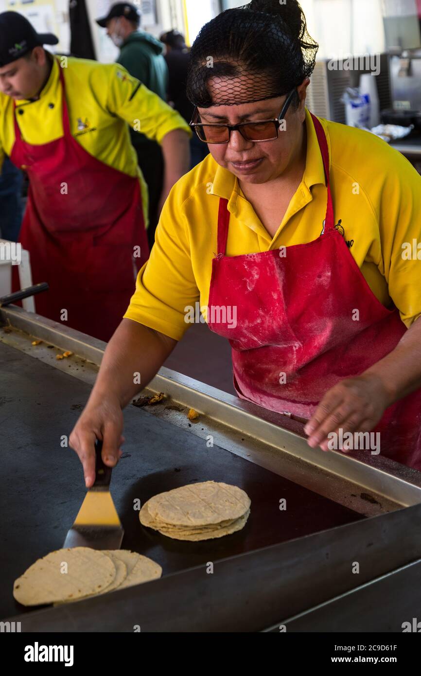 Ciudad Juarez, Chihuahua, Mexique. Restauration rapide Restaurant travailleur cuisine tortillas. Banque D'Images