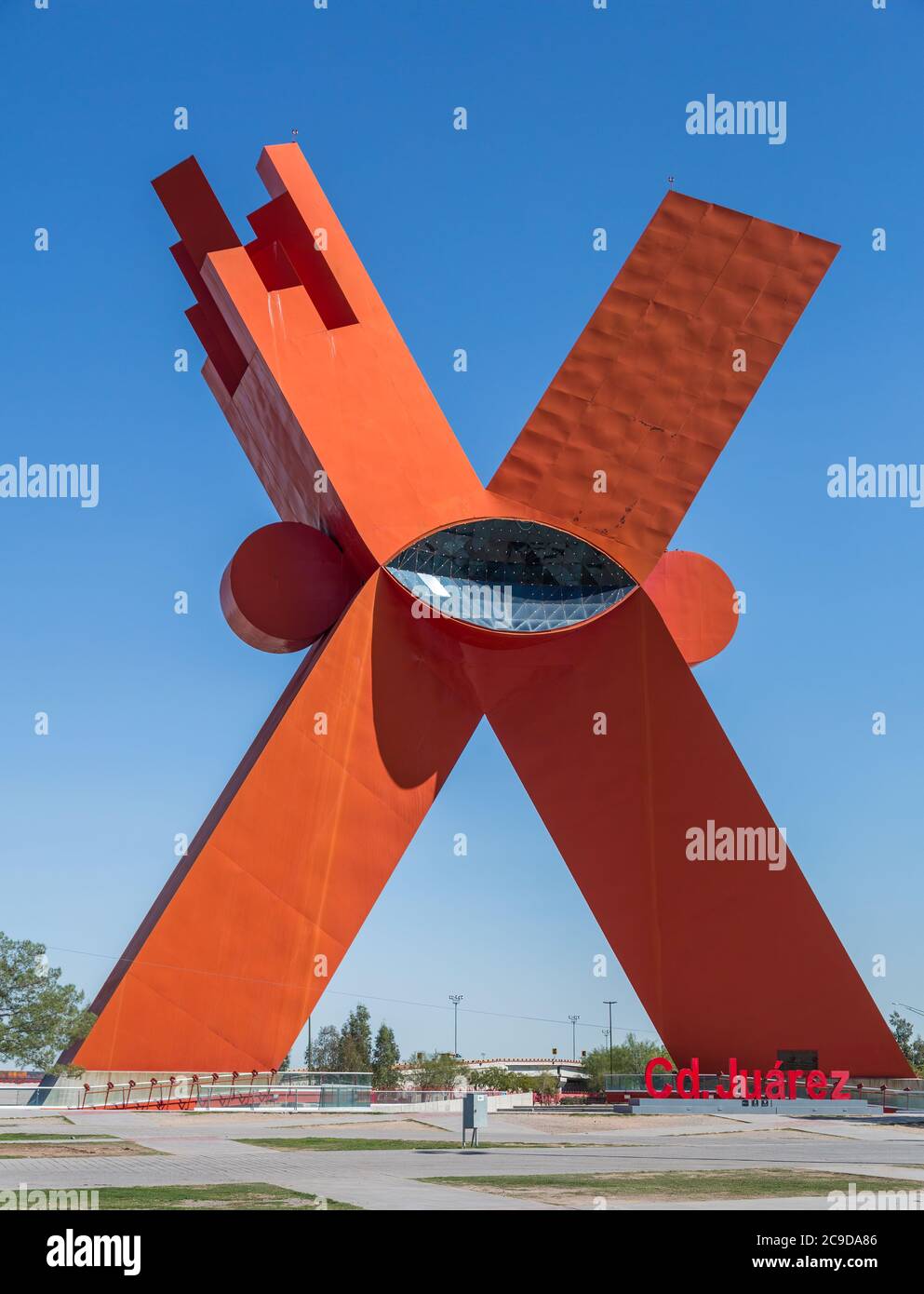 Ciudad Juarez, Chihuahua, Mexique. La X de Sebastian, Sculpture d'Enrique Carbajal Gonzalez, commémorant Mexicanidad, le concept de Mexico-Ness. Banque D'Images