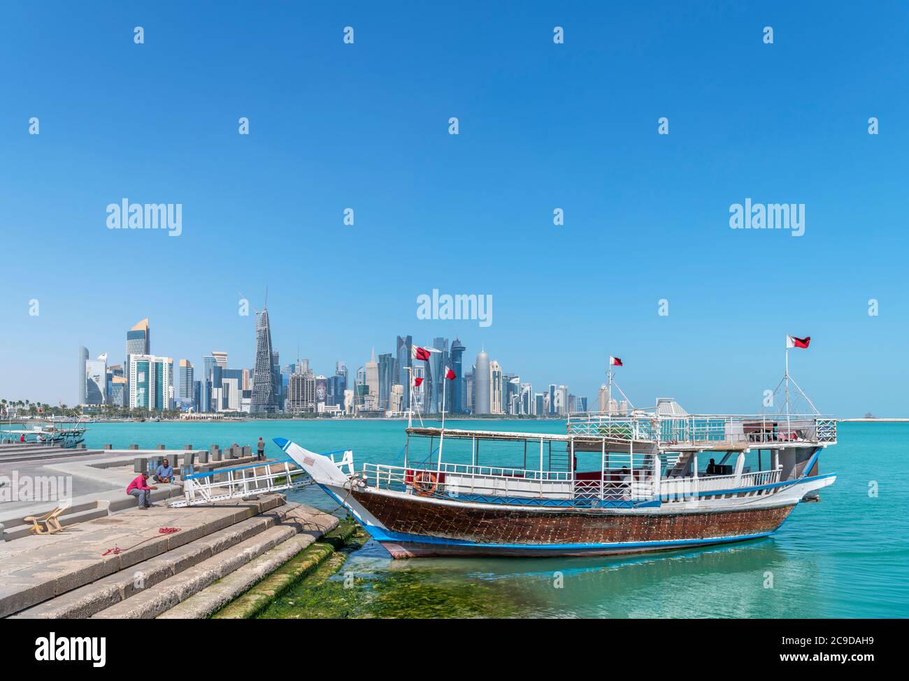 Les gratte-ciel du quartier des affaires central de West Bay depuis la Corniche, Doha, Qatar, Moyen-Orient Banque D'Images