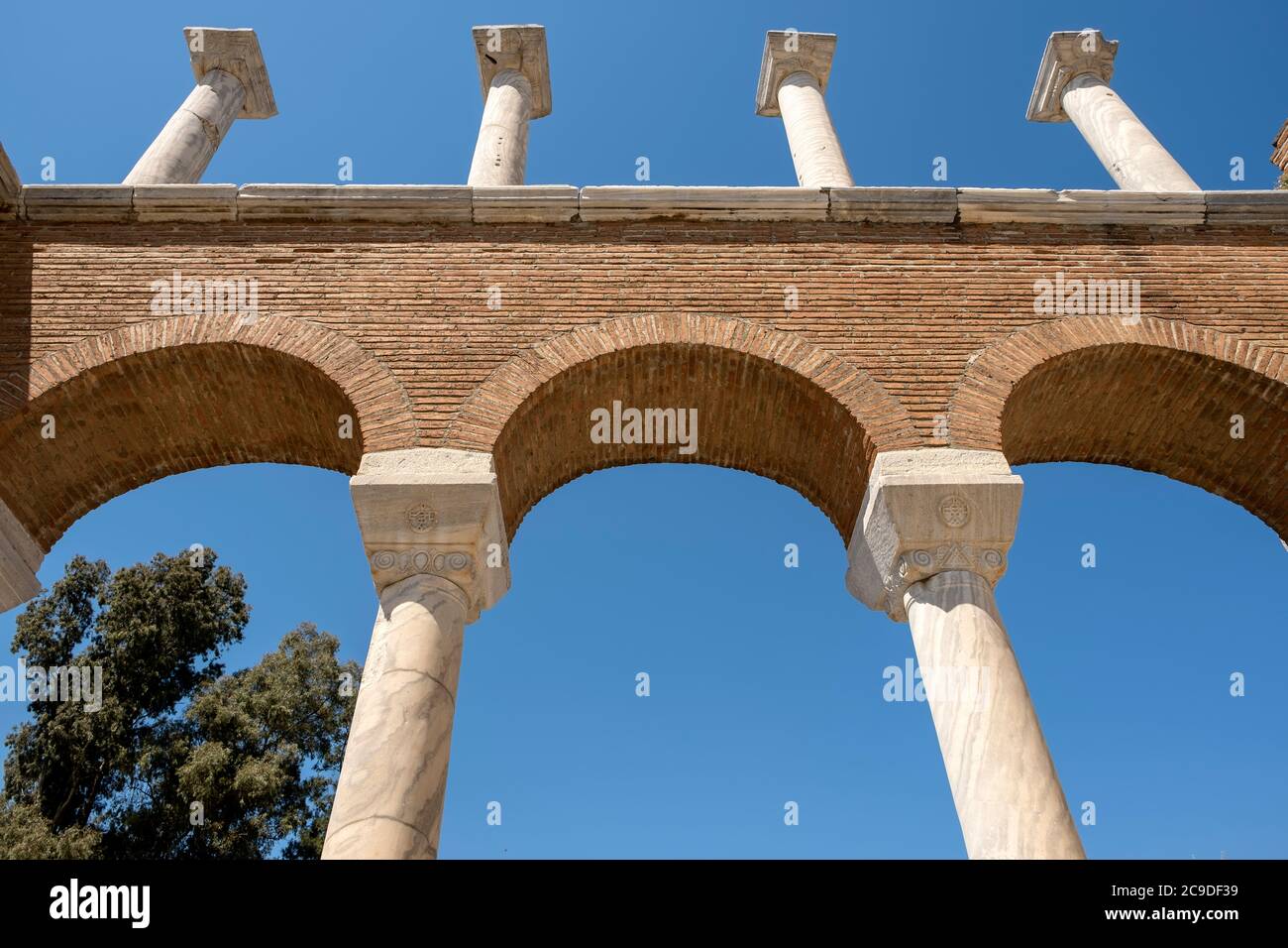Ruines de la basilique de Saint John's dans la ville de Selcuk Ephesus près des célèbres ruines en Turquie. Il est dit que Jean l'évangéliste a été enterré ici Banque D'Images