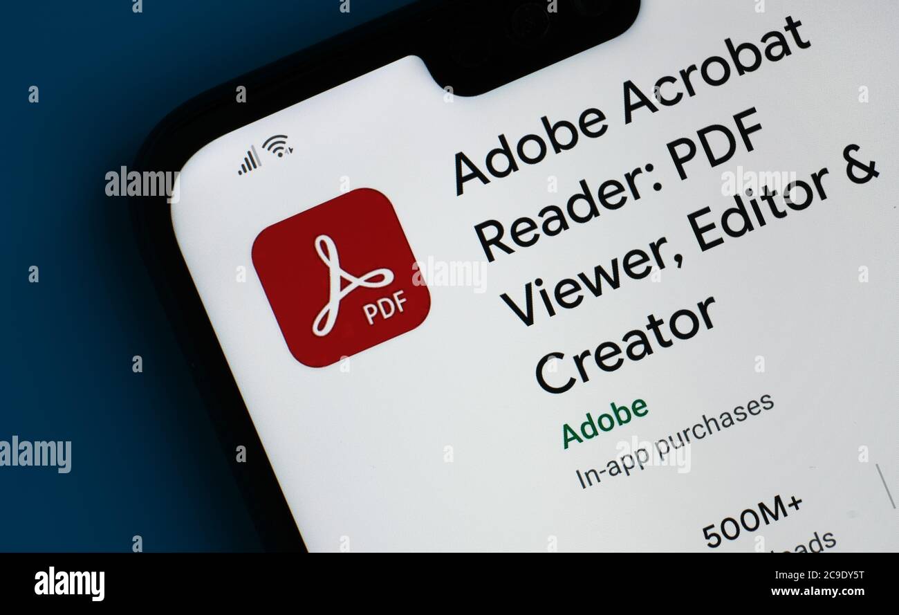 Stone / Royaume-Uni - juillet 30 2020: Application Adobe Acrobat Reader vue au coin du téléphone mobile. Banque D'Images
