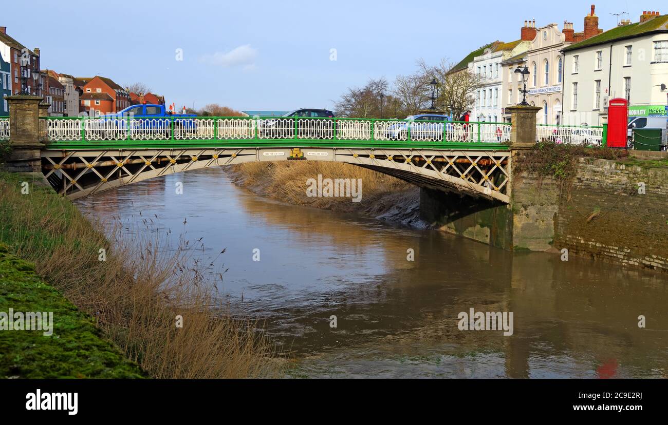 Green,crème,Eaover Bridge, River Parrett Crossing, Bridgwater, Somerset, Angleterre, Royaume-Uni Banque D'Images