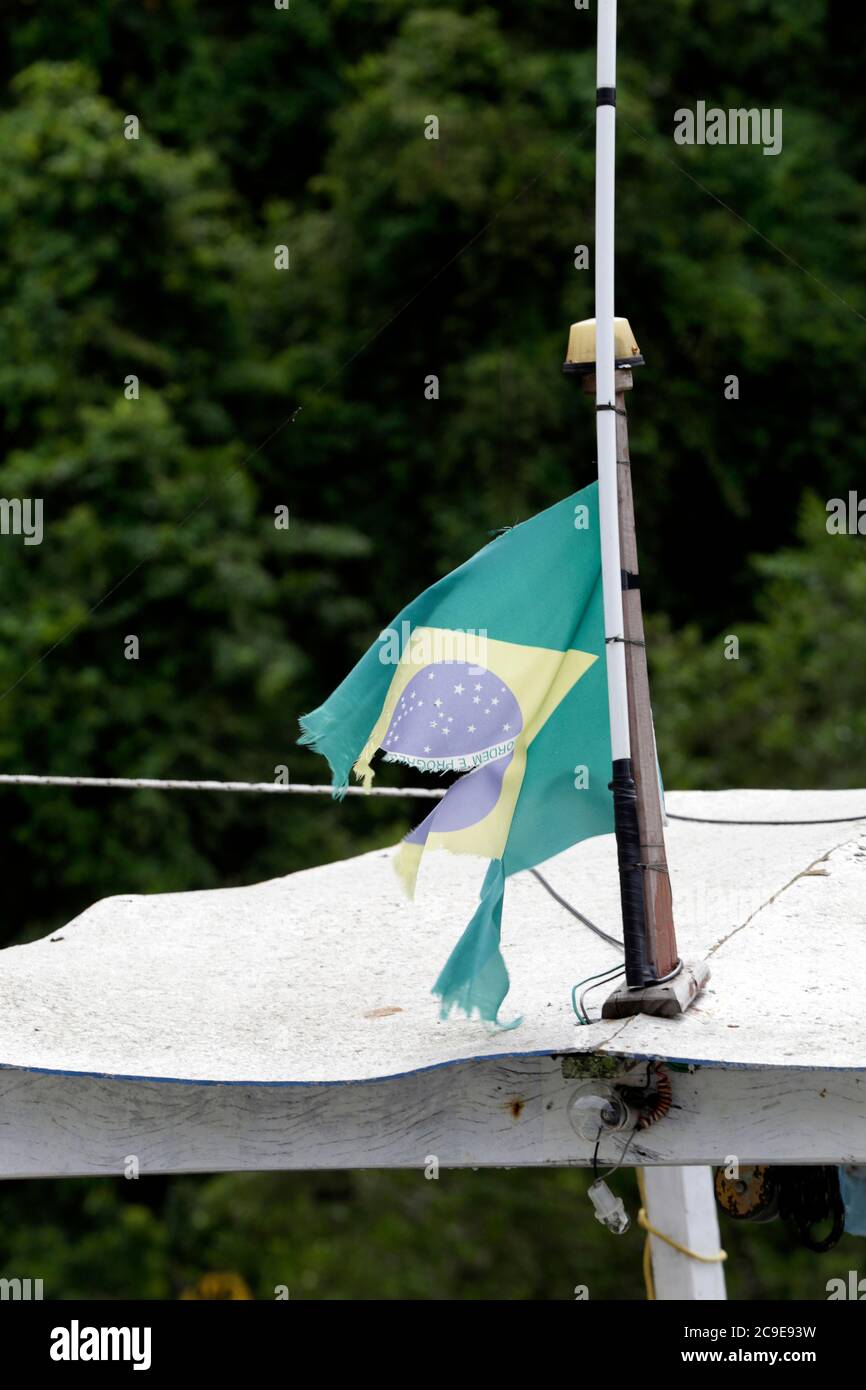 drapeau brésilien déchiré et déchiré Banque D'Images