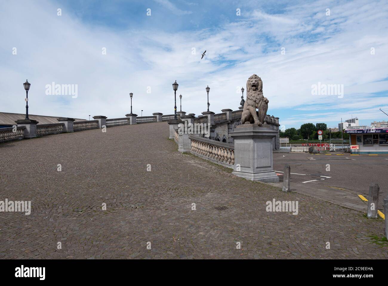 Anvers, Belgique, 19 juillet 2020, la place en pierre sans les touristes complètement vide Banque D'Images